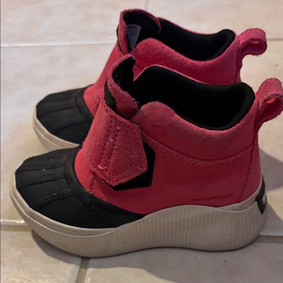 Sorel Kids' Vibrant Pink and Black Sneakers - Picture 3 of 9